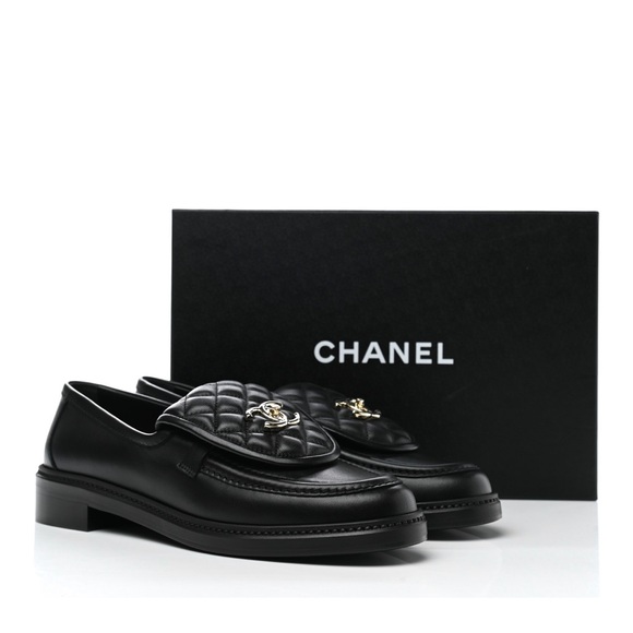 ‼️‼️PRICE FIRM‼️‼️ CHANEL Lambskin Quilted CC Turnlock Loafers 40 Black - Picture 5 of 13